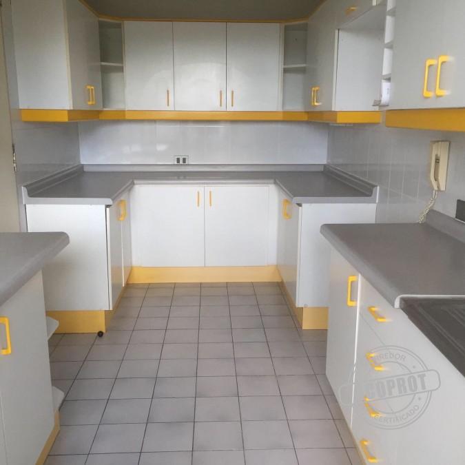 Vende departamento dúplex, salida Norte