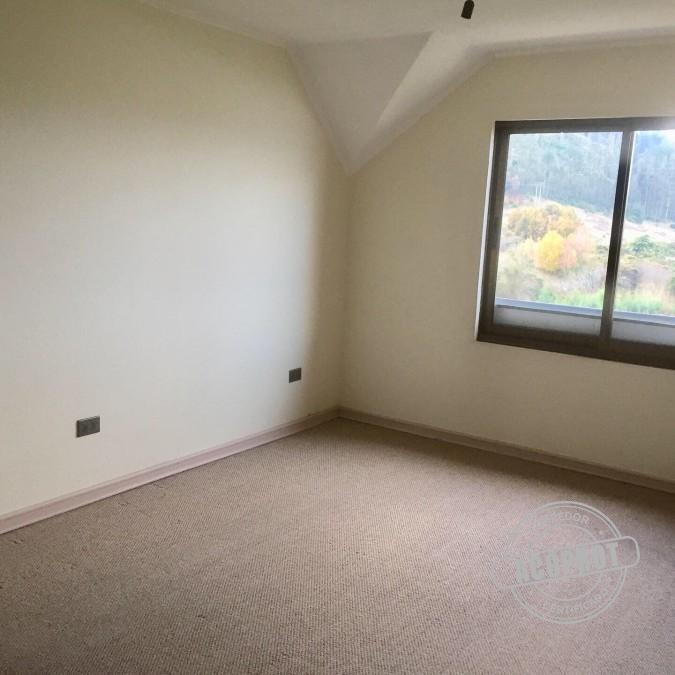 Vende departamento dúplex, salida Norte