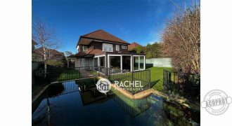 SE VENDE PRECIOSA CASA EN PASAJE CERRADO TIPO CONDOMINIO-BARRIO INGLÉS
