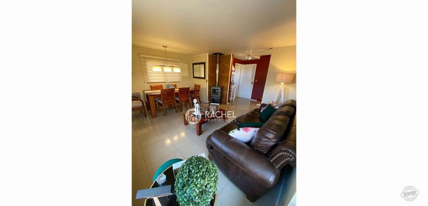 SE VENDE CASA EN LOMAS DE MIRASUR, BARRIO CONSOLIDADO Y DE ALTA PLUSVALIA
