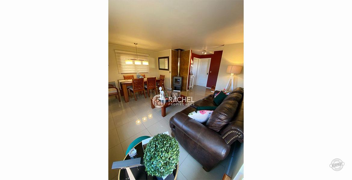 SE VENDE CASA EN LOMAS DE MIRASUR, BARRIO CONSOLIDADO Y DE ALTA PLUSVALIA