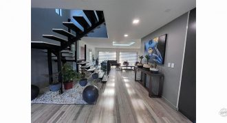 SE VENDE HERMOSA CASA CON MODERNO CONCEPTO ABIERTO COMPLETAMENTE REMODELADA