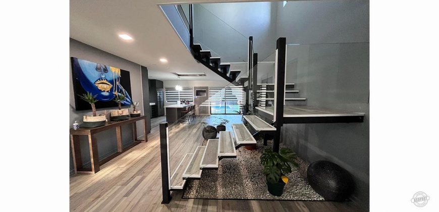 SE VENDE HERMOSA CASA CON MODERNO CONCEPTO ABIERTO COMPLETAMENTE REMODELADA