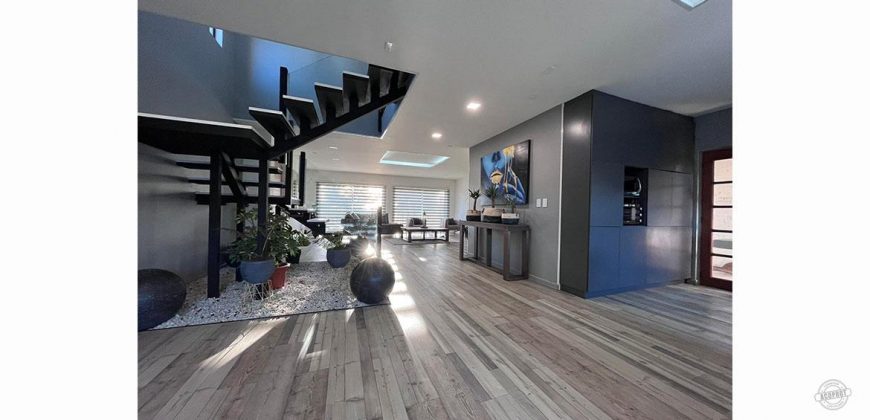 SE VENDE HERMOSA CASA CON MODERNO CONCEPTO ABIERTO COMPLETAMENTE REMODELADA