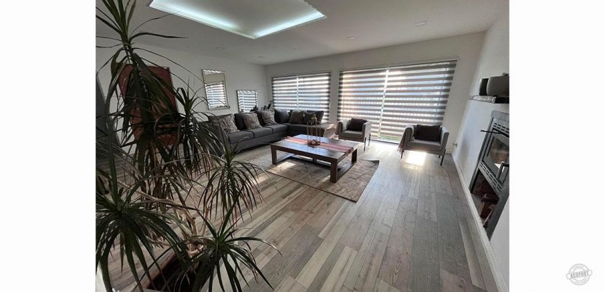 SE VENDE HERMOSA CASA CON MODERNO CONCEPTO ABIERTO COMPLETAMENTE REMODELADA