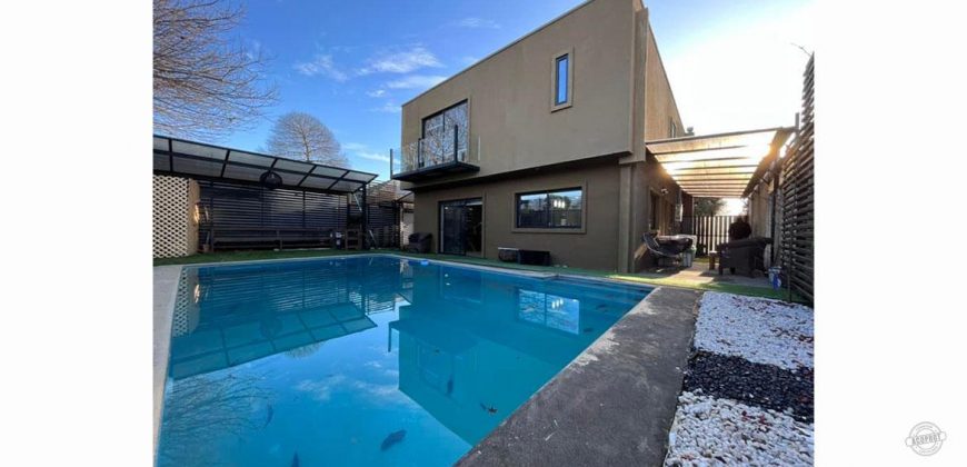 SE VENDE HERMOSA CASA CON MODERNO CONCEPTO ABIERTO COMPLETAMENTE REMODELADA