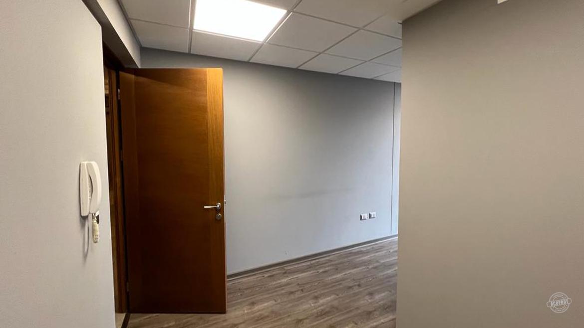 Arrendamos cómoda oficina ubicada en el Edificio Uno-K