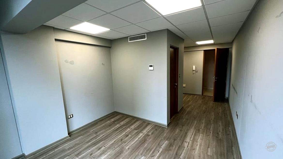 Arrendamos cómoda oficina ubicada en el Edificio Uno-K