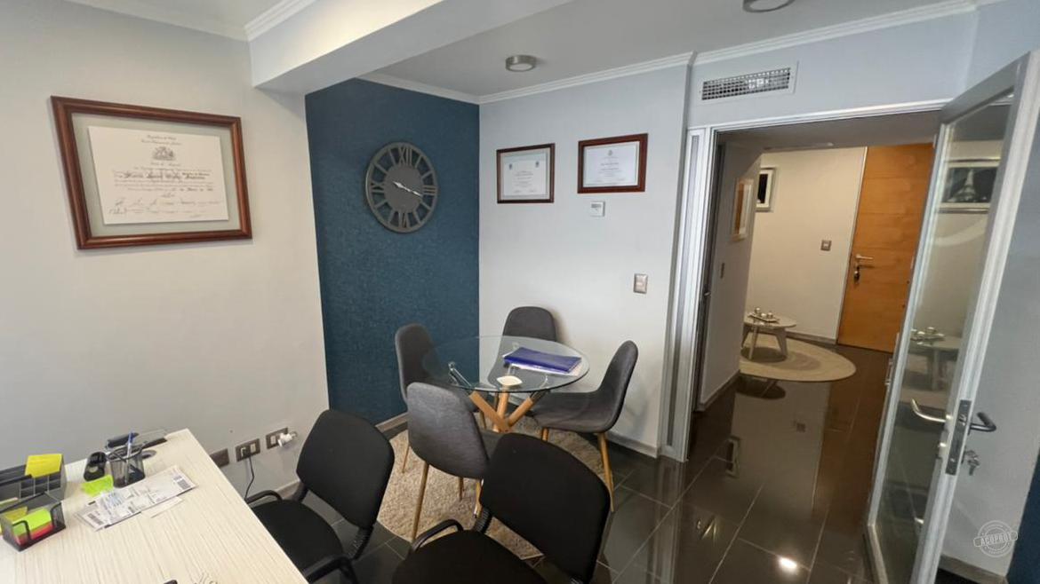 Arrendamos oficina amoblada en Edificio Centro Mackenna