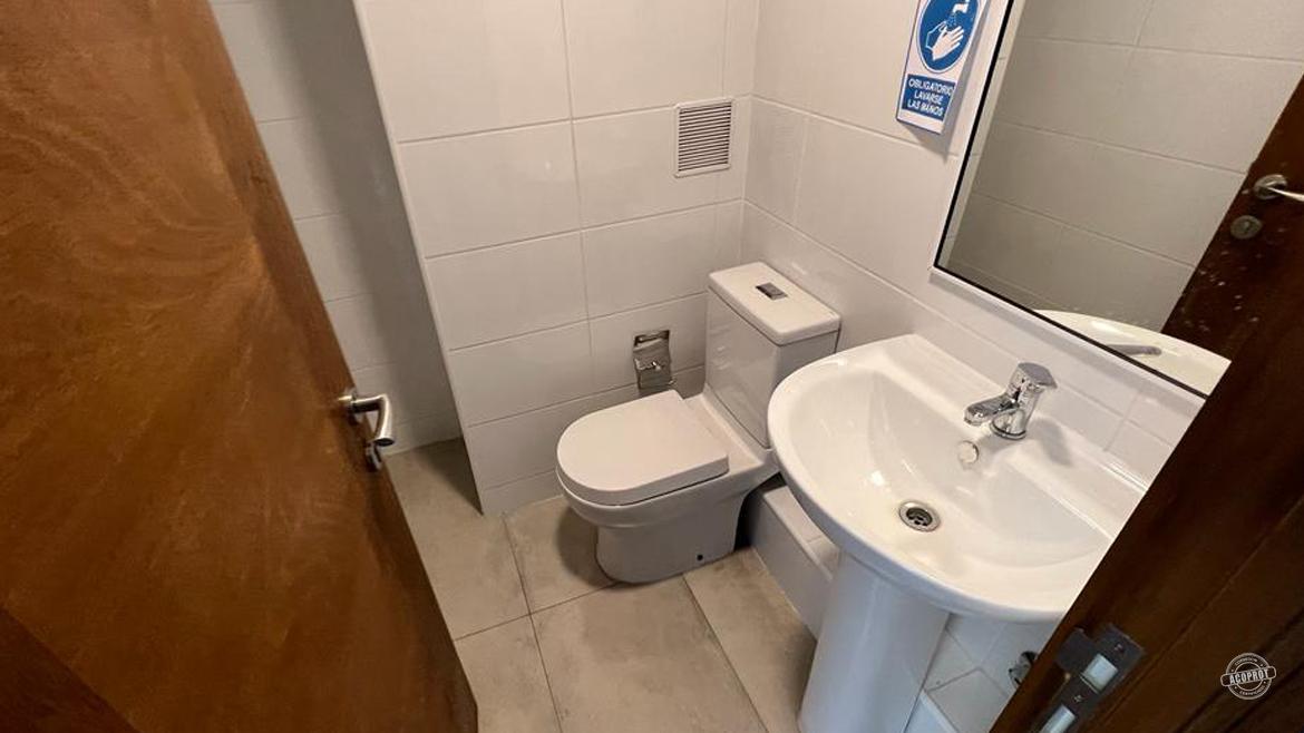 Arrendamos cómoda oficina ubicada en el Edificio Uno-K