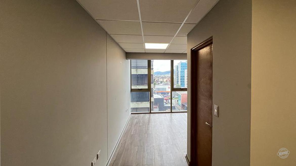 Arrendamos cómoda oficina ubicada en el Edificio Uno-K