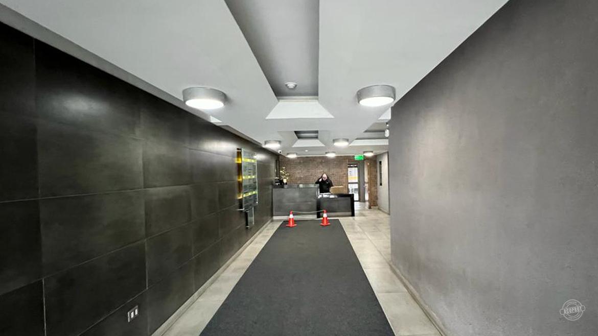 Arrendamos cómoda oficina ubicada en el Edificio Uno-K