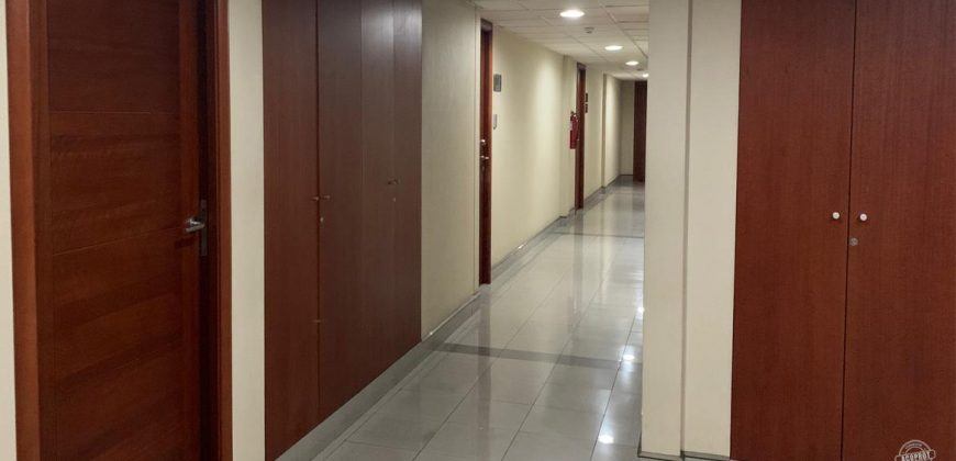Vendemos amplia oficina Edificio Sinergia