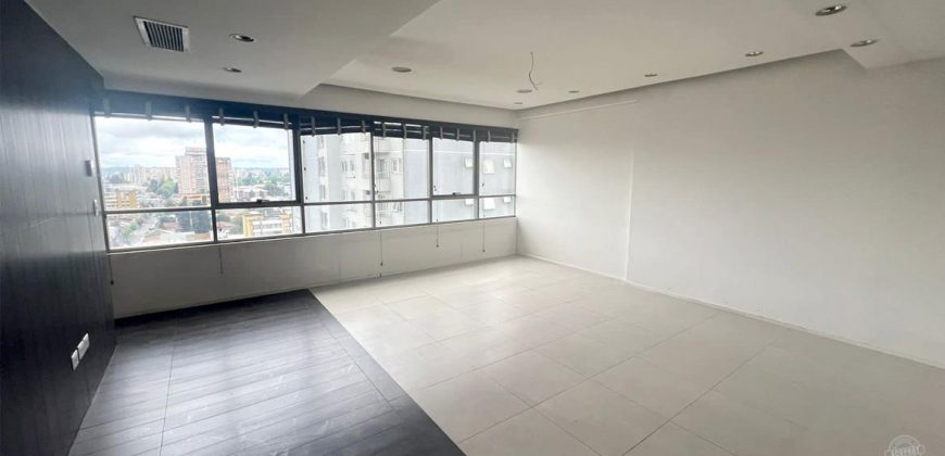 Vendemos amplia oficina Edificio Sinergia