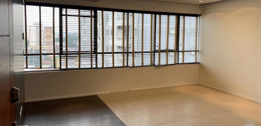 Vendemos amplia oficina Edificio Sinergia