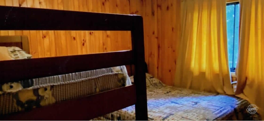 Vende Parcela de 5.000 mt2, Lote 10B y Casa de Veraneo, 4 dormitorios, 2 baños, completamente equipada, lugar Challupén a 5 kilómetros pasado Lican Ray hacia Coñaripe