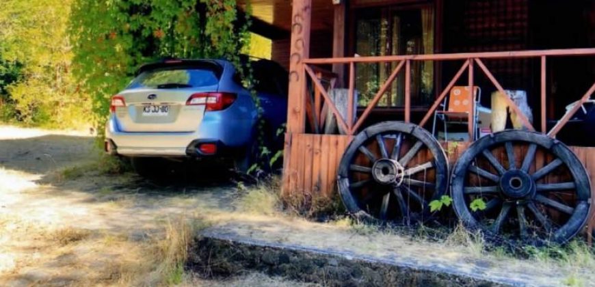 Vende Parcela de 5.000 mt2, Lote 10B y Casa de Veraneo, 4 dormitorios, 2 baños, completamente equipada, lugar Challupén a 5 kilómetros pasado Lican Ray hacia Coñaripe