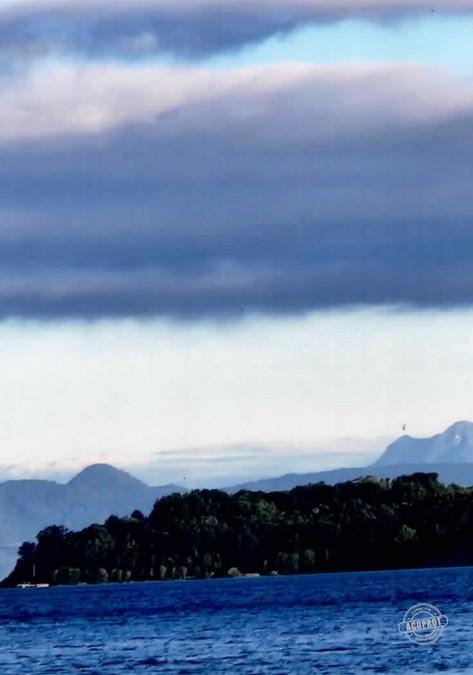 Vende Parcela de 5.000 mt2, Lote 10B y Casa de Veraneo, 4 dormitorios, 2 baños, completamente equipada, lugar Challupén a 5 kilómetros pasado Lican Ray hacia Coñaripe