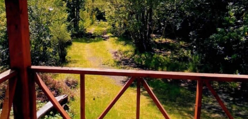 Vende Parcela de 5.000 mt2, Lote 10B y Casa de Veraneo, 4 dormitorios, 2 baños, completamente equipada, lugar Challupén a 5 kilómetros pasado Lican Ray hacia Coñaripe
