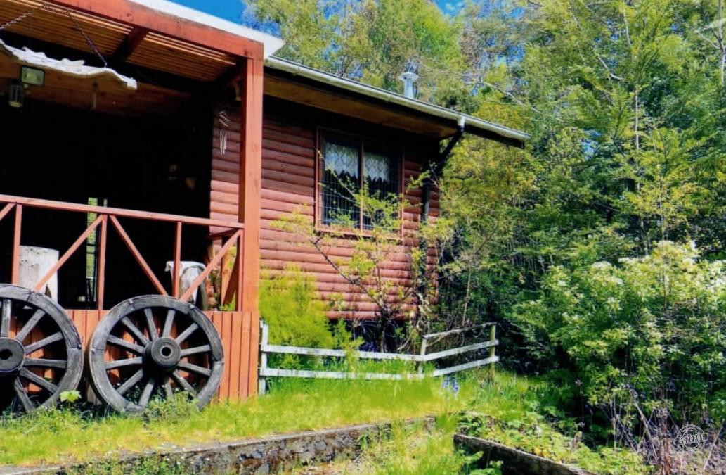 Vende Parcela de 5.000 mt2, Lote 10B y Casa de Veraneo, 4 dormitorios, 2 baños, completamente equipada, lugar Challupén a 5 kilómetros pasado Lican Ray hacia Coñaripe