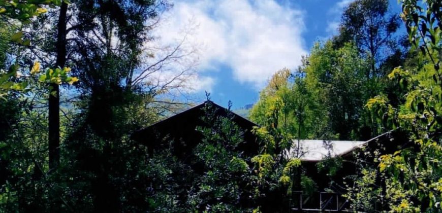 Vende Parcela de 5.000 mt2, Lote 10B y Casa de Veraneo, 4 dormitorios, 2 baños, completamente equipada, lugar Challupén a 5 kilómetros pasado Lican Ray hacia Coñaripe