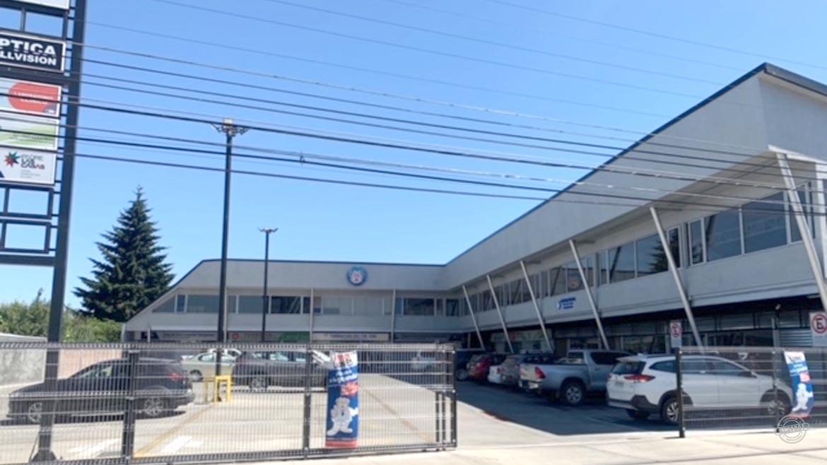 Arrendamos locales comerciales en Centro Comercial Pleiteado.