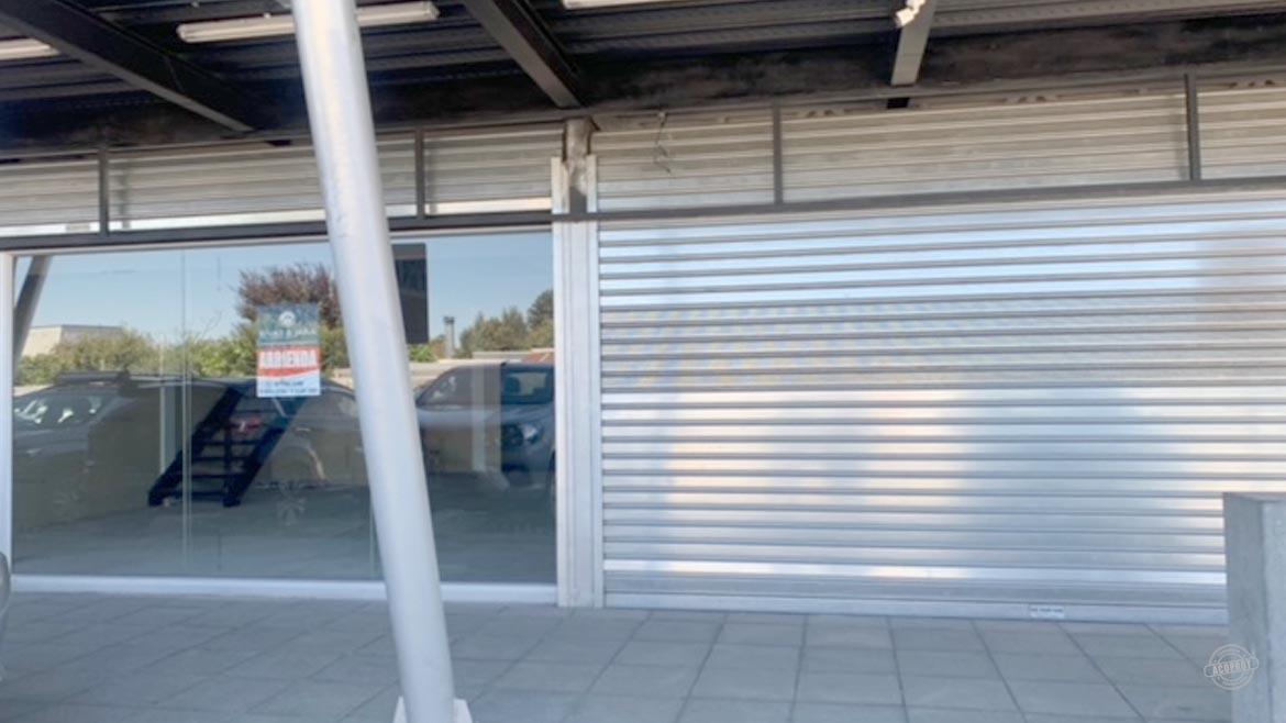 Arrendamos locales comerciales en Centro Comercial Pleiteado.