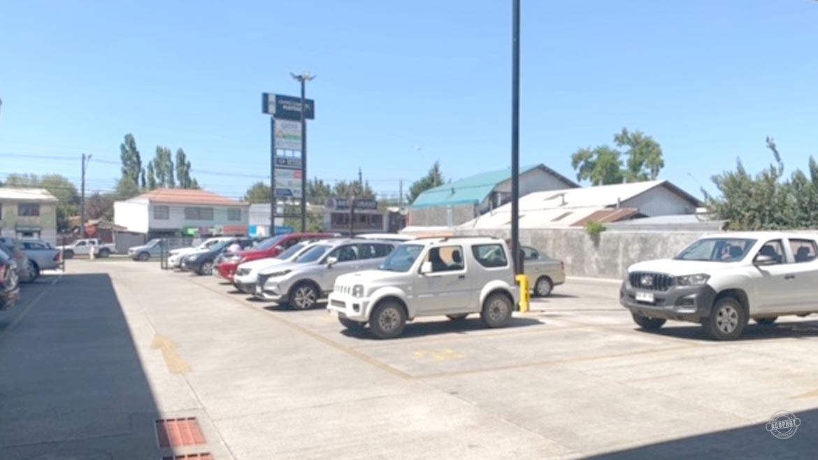 Arrendamos locales comerciales en Centro Comercial Pleiteado.