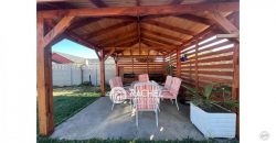 SE VENDE LINDA CASA EN TRANQUILO Y PRIVILEGIADO ENTORNO