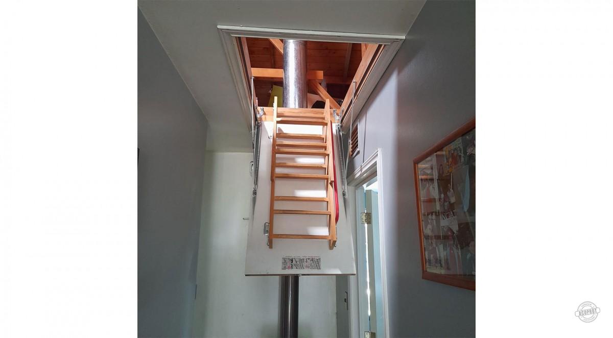 SE VENDE LINDA CASA EN TRANQUILO Y PRIVILEGIADO ENTORNO