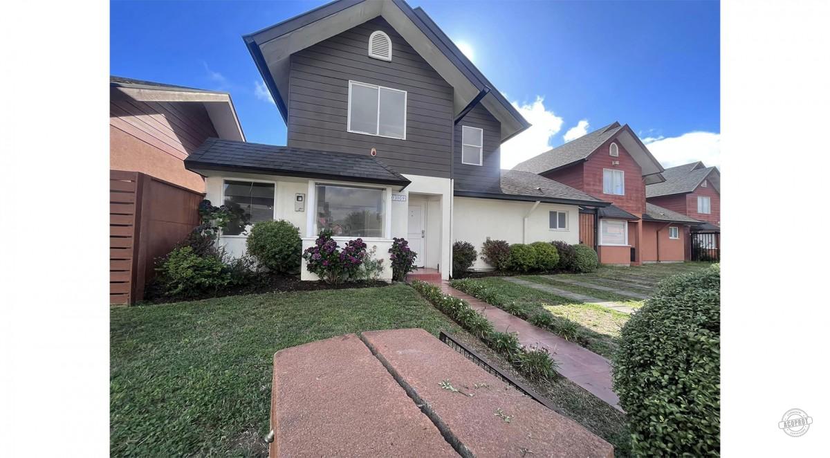 SE ARRIENDA LINDA CASA CON AMPLIO ANTEJARDIN A PASOS COLEGIO PUMAHUE