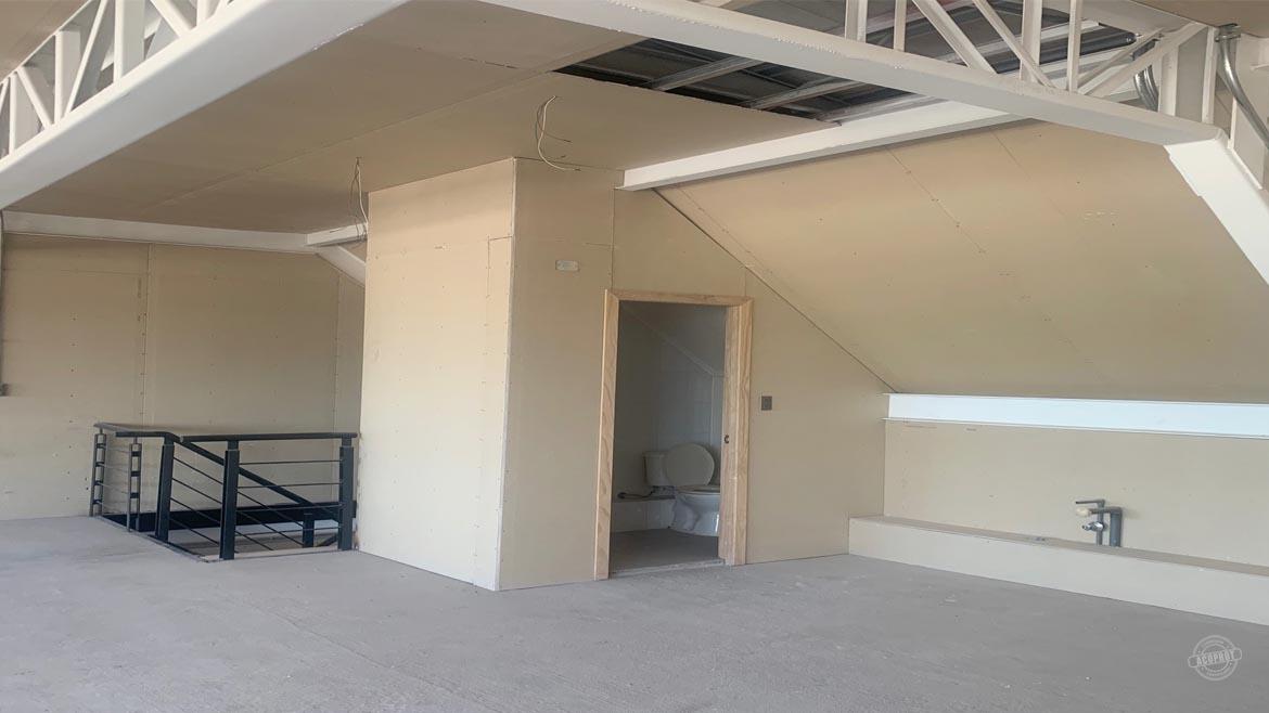 Arrendamos locales comerciales en Centro Comercial Pleiteado.