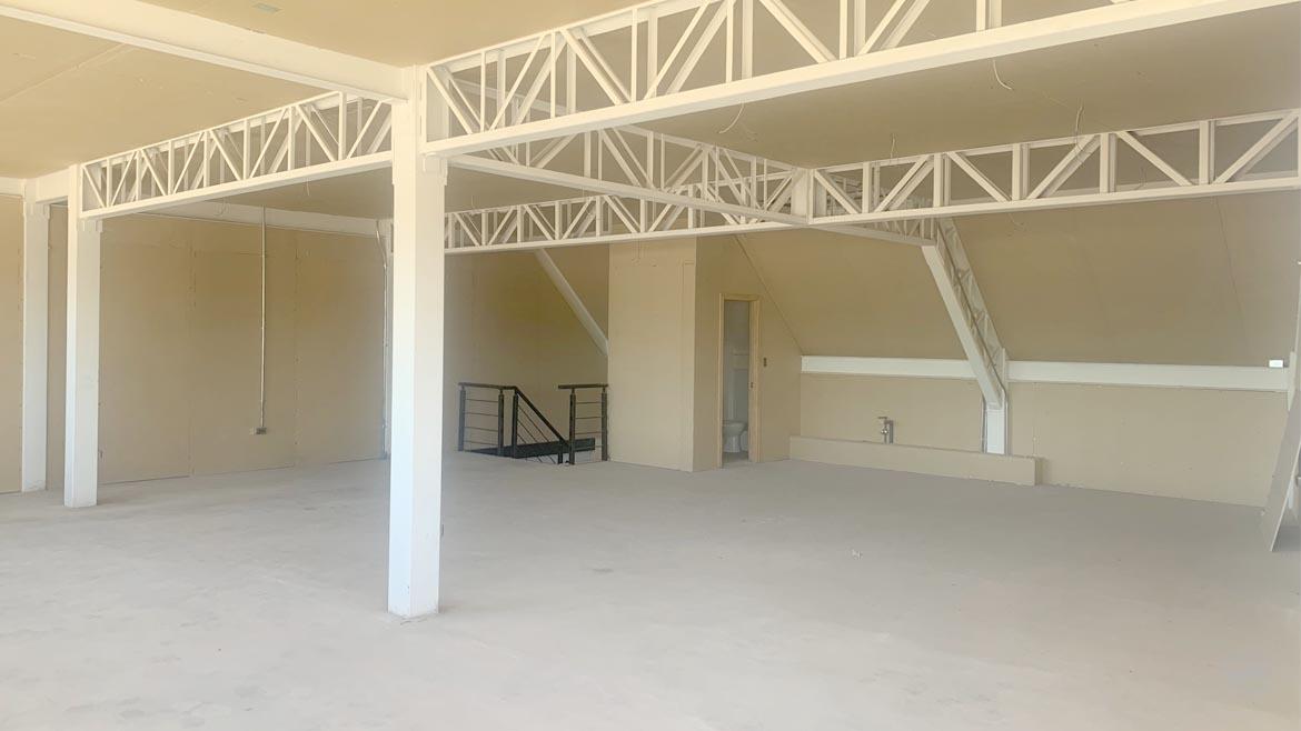 Arrendamos locales comerciales en Centro Comercial Pleiteado.