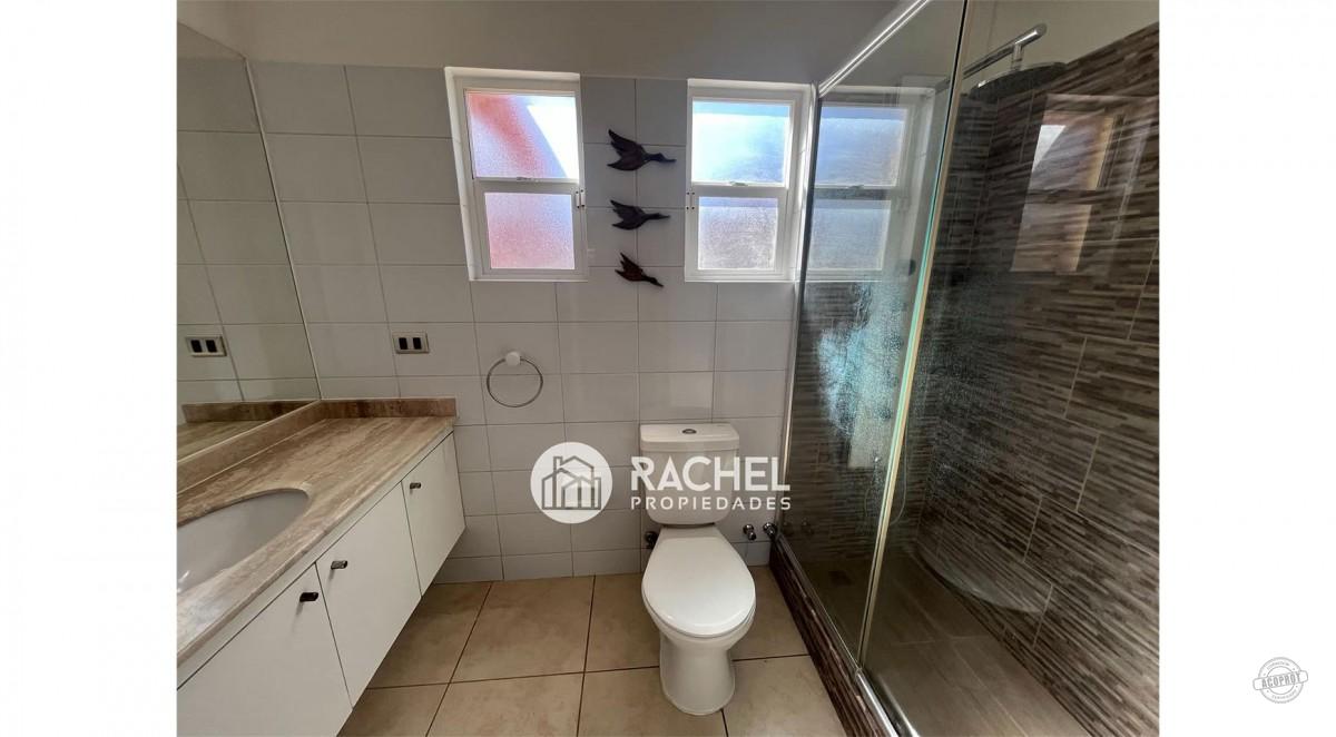 SE ARRIENDA IMPECABLE CASA DE 4D- SECTOR LAS ENCINAS