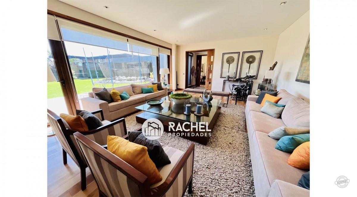 ESPECTACULAR Y MODERNA CASA EN EXCLUSIVO CONDOMINIO