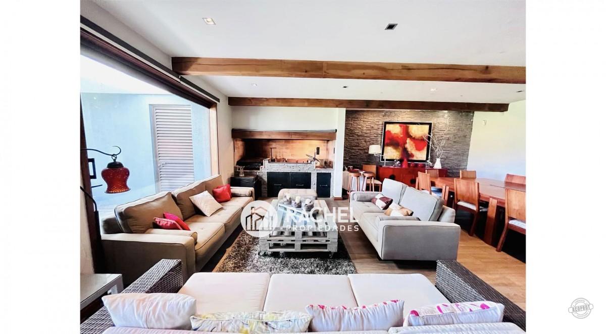 ESPECTACULAR Y MODERNA CASA EN EXCLUSIVO CONDOMINIO