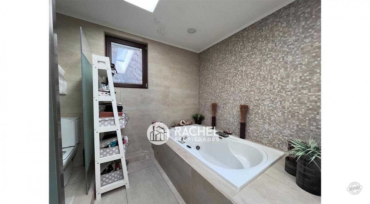 ESPECTACULAR Y MODERNA CASA EN EXCLUSIVO CONDOMINIO