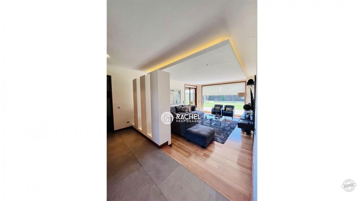 ESPECTACULAR Y MODERNA CASA EN EXCLUSIVO CONDOMINIO