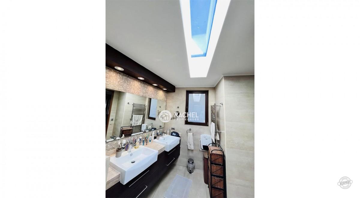 ESPECTACULAR Y MODERNA CASA EN EXCLUSIVO CONDOMINIO