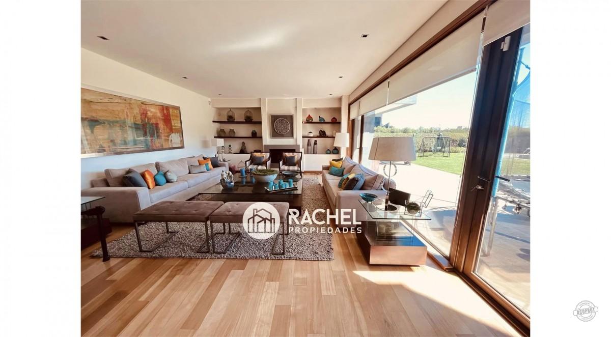 ESPECTACULAR Y MODERNA CASA EN EXCLUSIVO CONDOMINIO