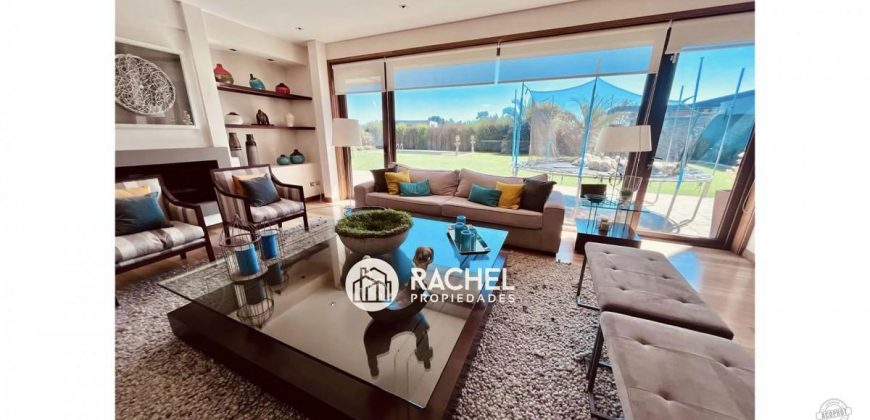 ESPECTACULAR Y MODERNA CASA EN EXCLUSIVO CONDOMINIO