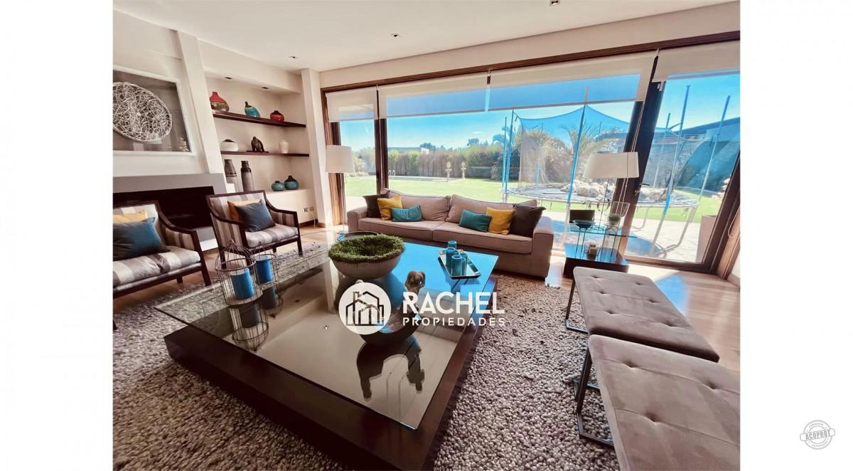 ESPECTACULAR Y MODERNA CASA EN EXCLUSIVO CONDOMINIO