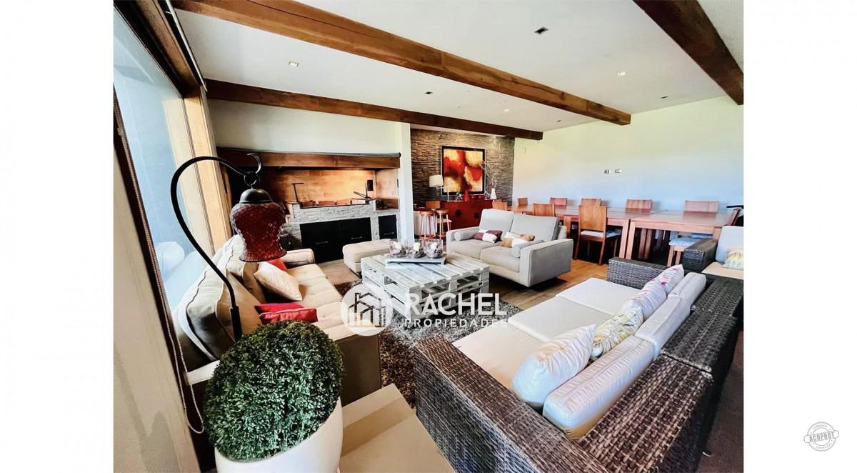 ESPECTACULAR Y MODERNA CASA EN EXCLUSIVO CONDOMINIO