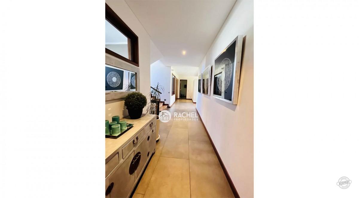 ESPECTACULAR Y MODERNA CASA EN EXCLUSIVO CONDOMINIO