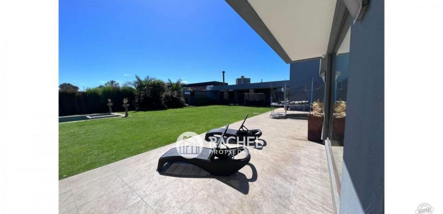 ESPECTACULAR Y MODERNA CASA EN EXCLUSIVO CONDOMINIO