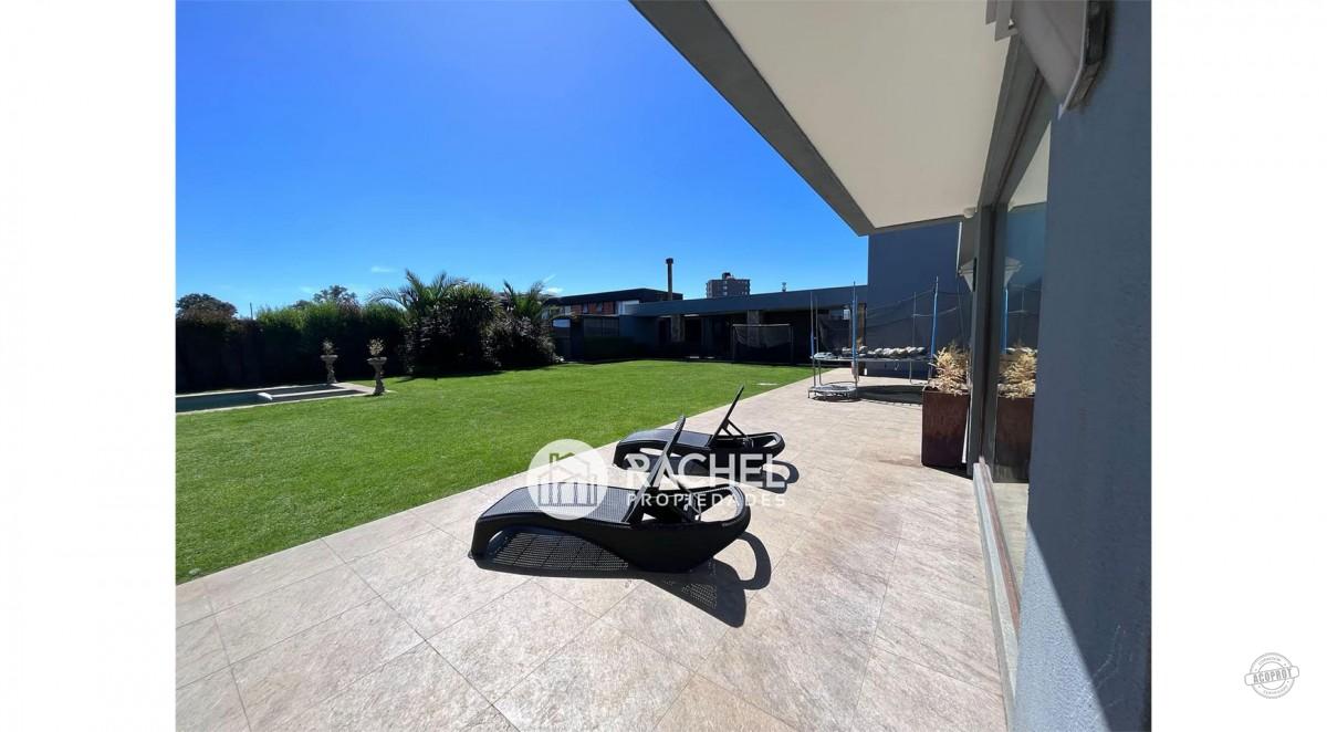 ESPECTACULAR Y MODERNA CASA EN EXCLUSIVO CONDOMINIO