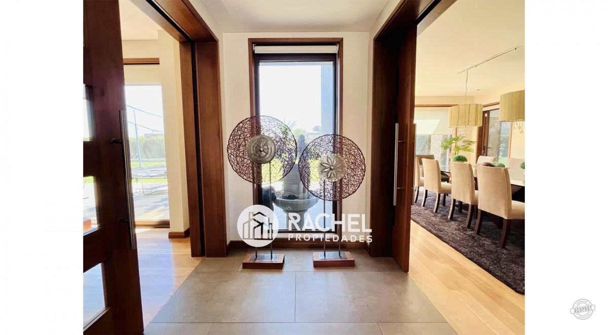 ESPECTACULAR Y MODERNA CASA EN EXCLUSIVO CONDOMINIO