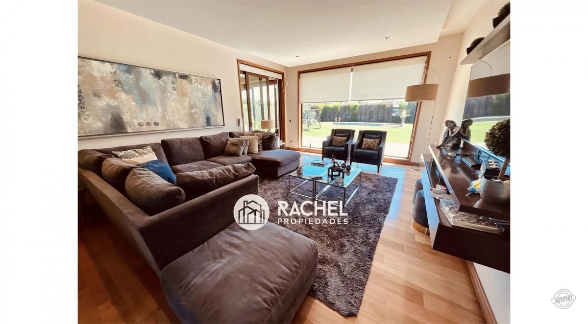 ESPECTACULAR Y MODERNA CASA EN EXCLUSIVO CONDOMINIO