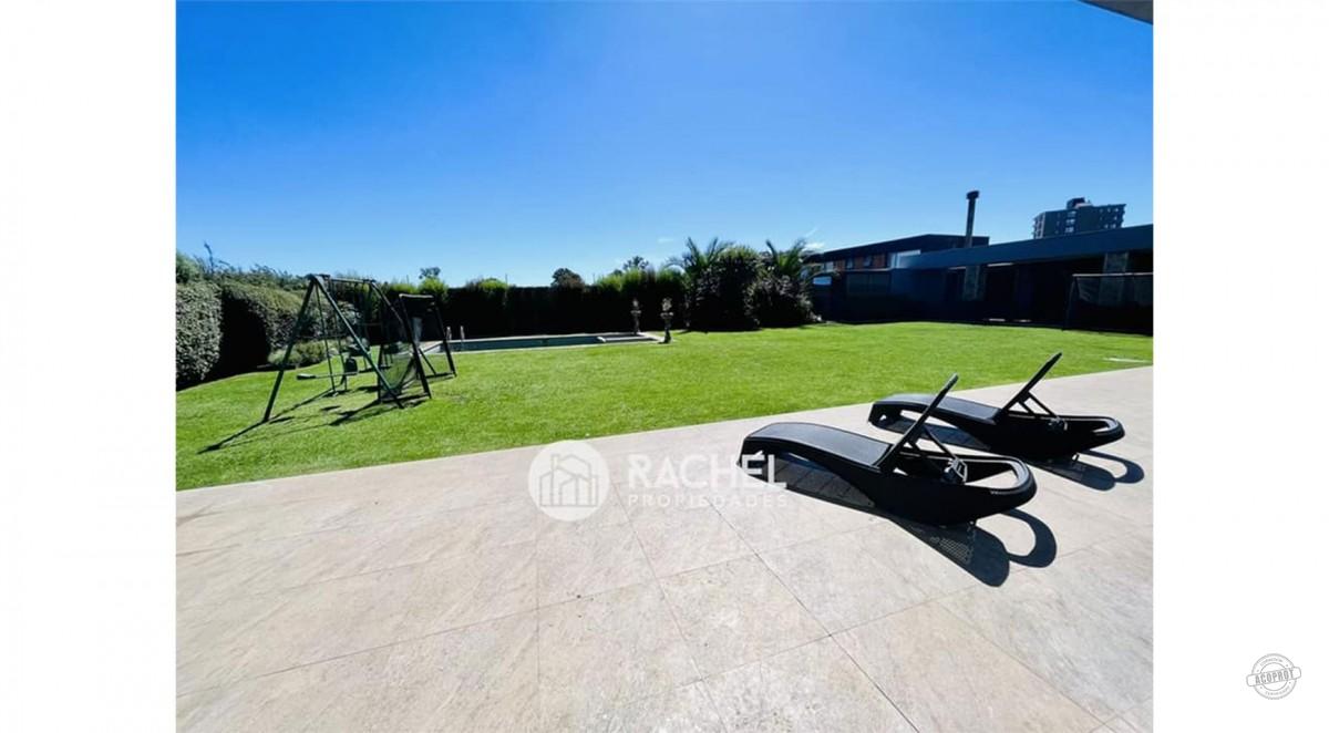 ESPECTACULAR Y MODERNA CASA EN EXCLUSIVO CONDOMINIO