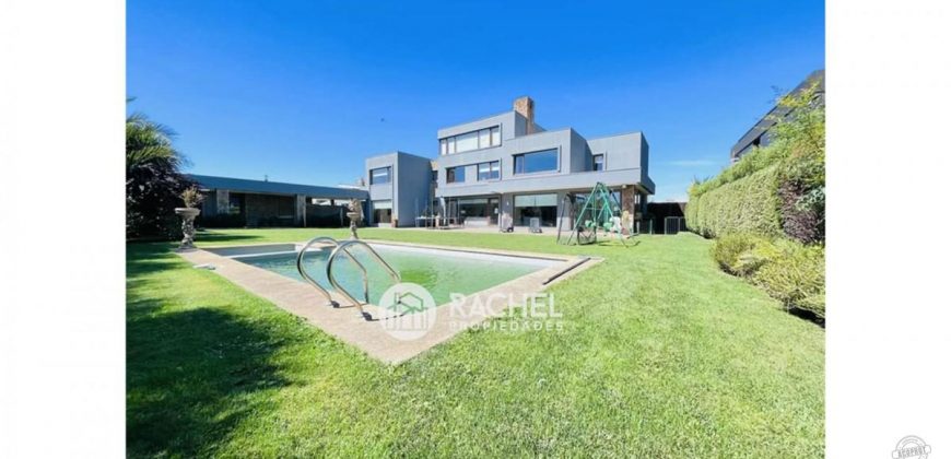 ESPECTACULAR Y MODERNA CASA EN EXCLUSIVO CONDOMINIO